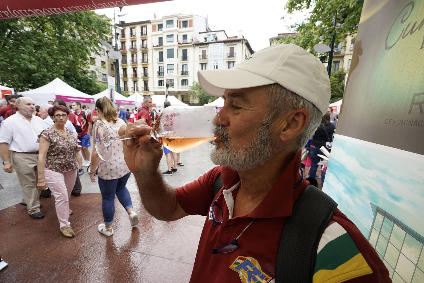 Centenares de personas probaron los vinos de Rioja en San Sebastián.