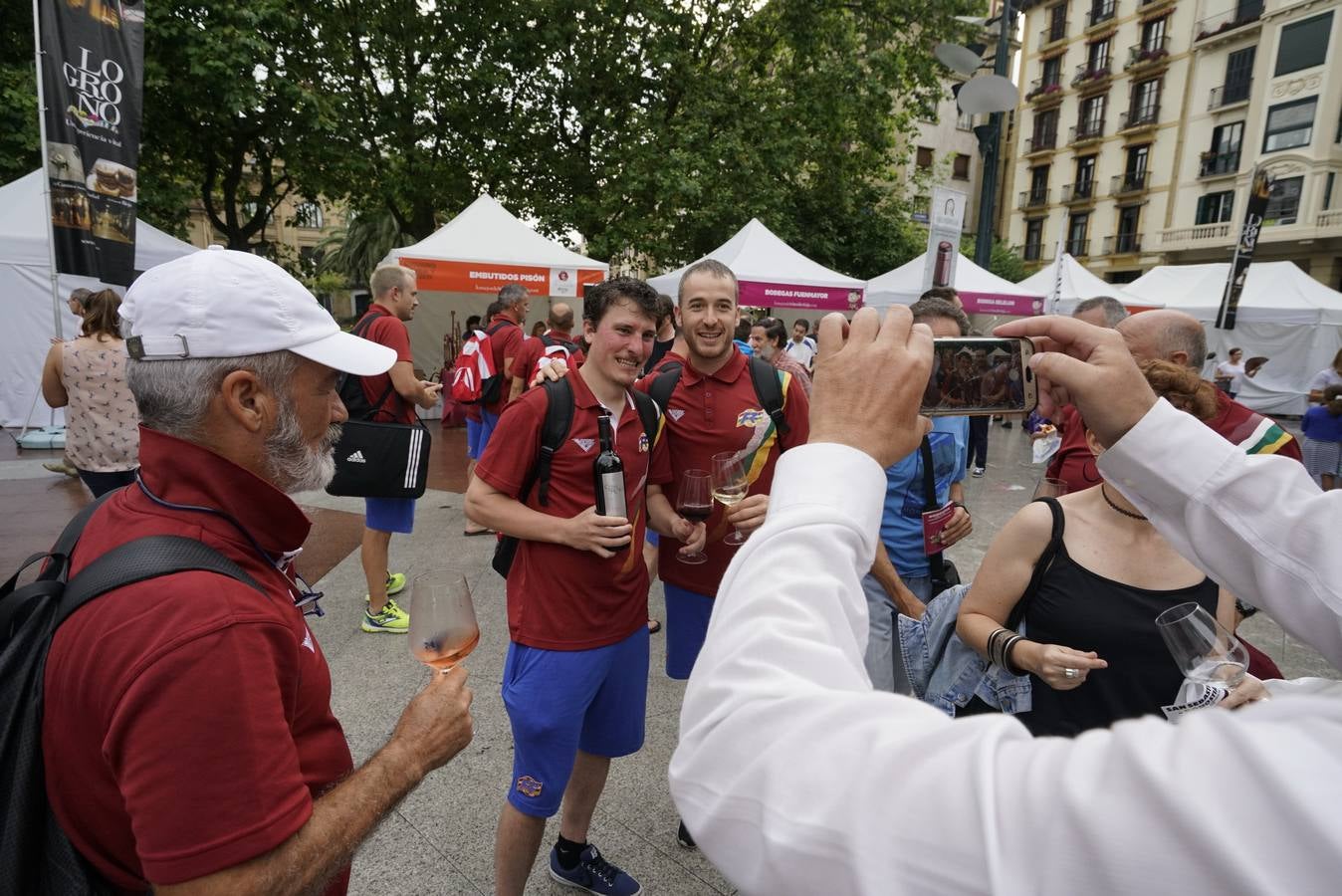Centenares de personas probaron los vinos de Rioja en San Sebastián.
