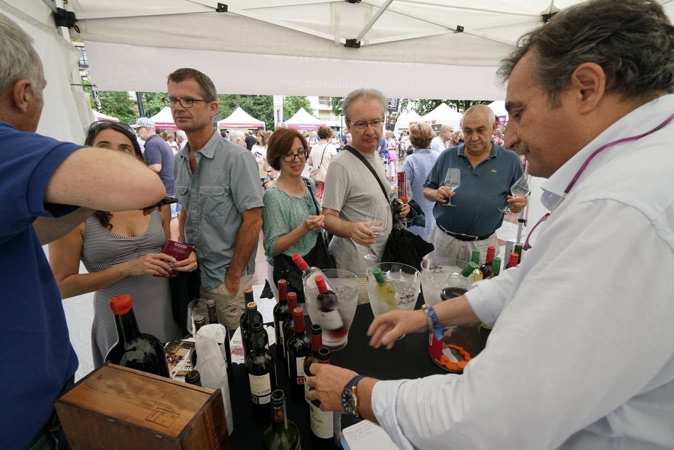 Centenares de personas probaron los vinos de Rioja en San Sebastián.