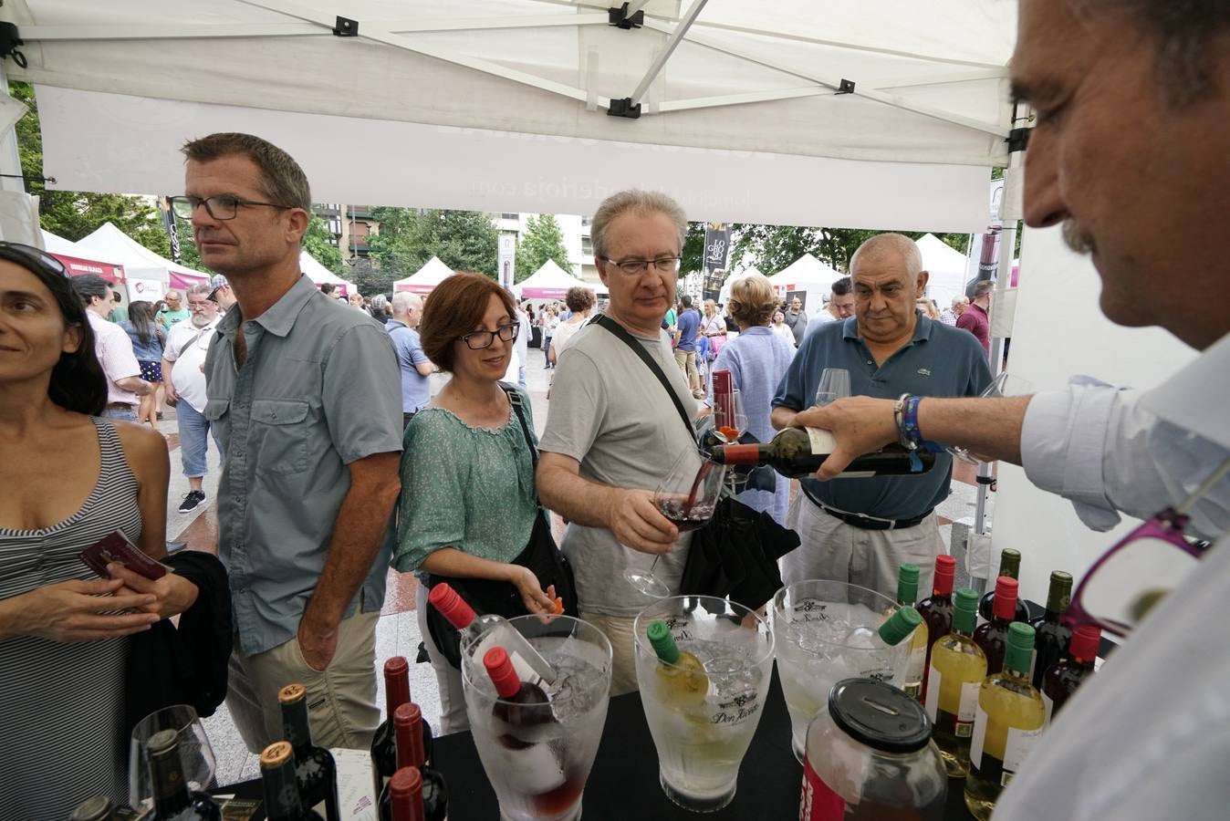 Centenares de personas probaron los vinos de Rioja en San Sebastián.
