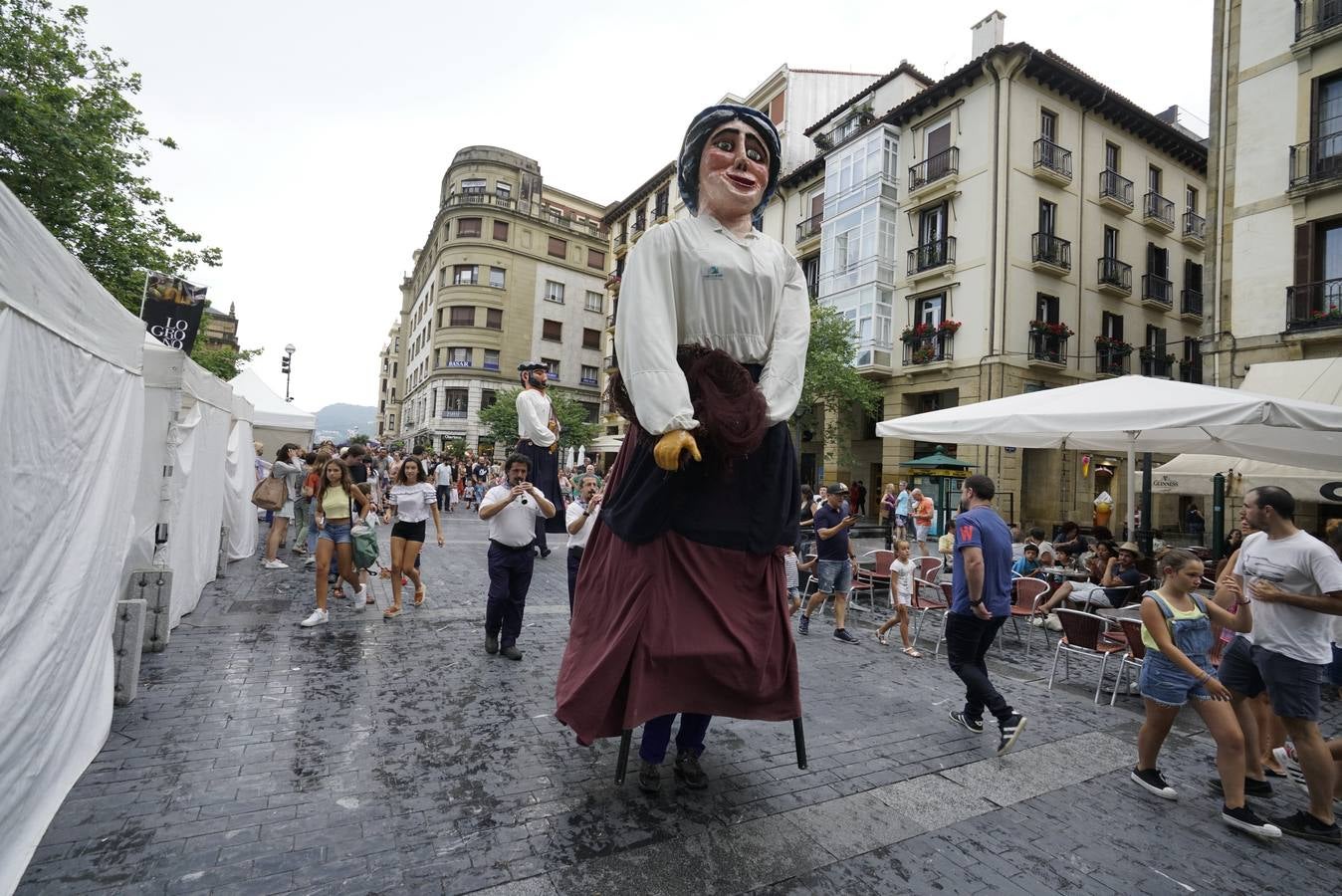 Centenares de personas probaron los vinos de Rioja en San Sebastián.