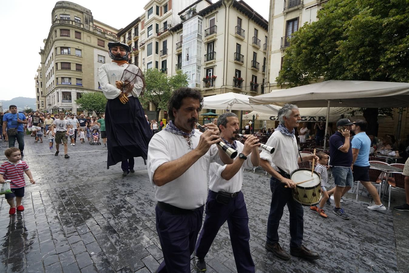 Centenares de personas probaron los vinos de Rioja en San Sebastián.