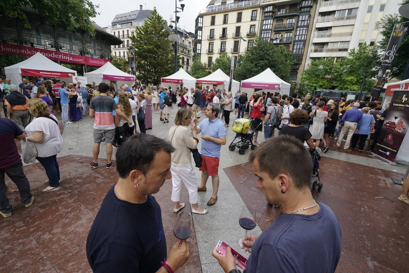 Centenares de personas probaron los vinos de Rioja en San Sebastián.