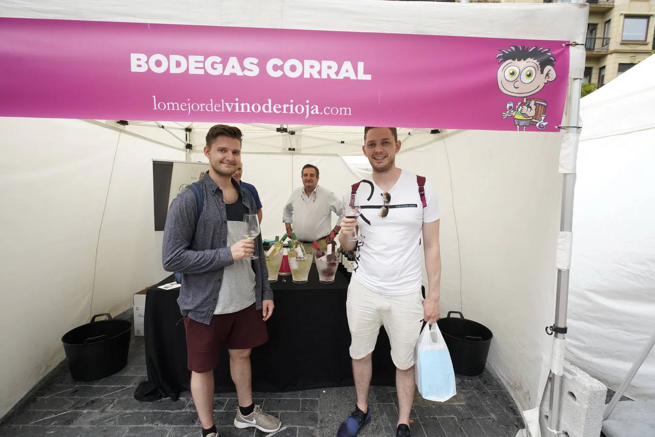 Centenares de personas probaron los vinos de Rioja en San Sebastián.