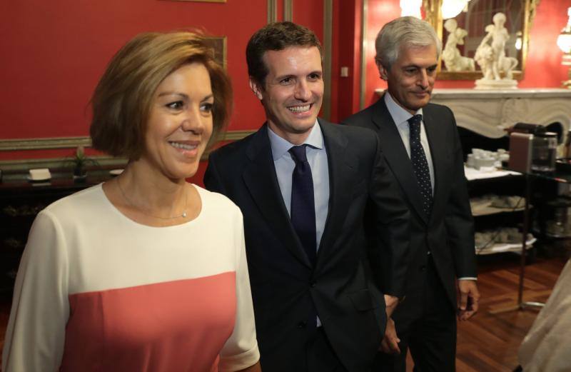 Pablo Casado junto a María Dolores de Cospedal y Adolfo Suárez Illana. 