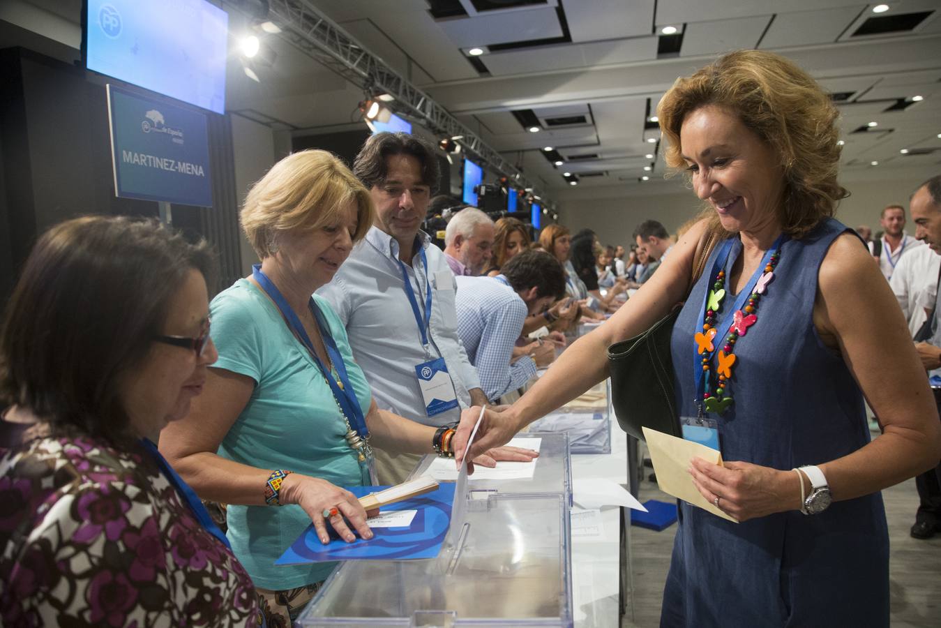 María Martín, votando en el congreso del PP