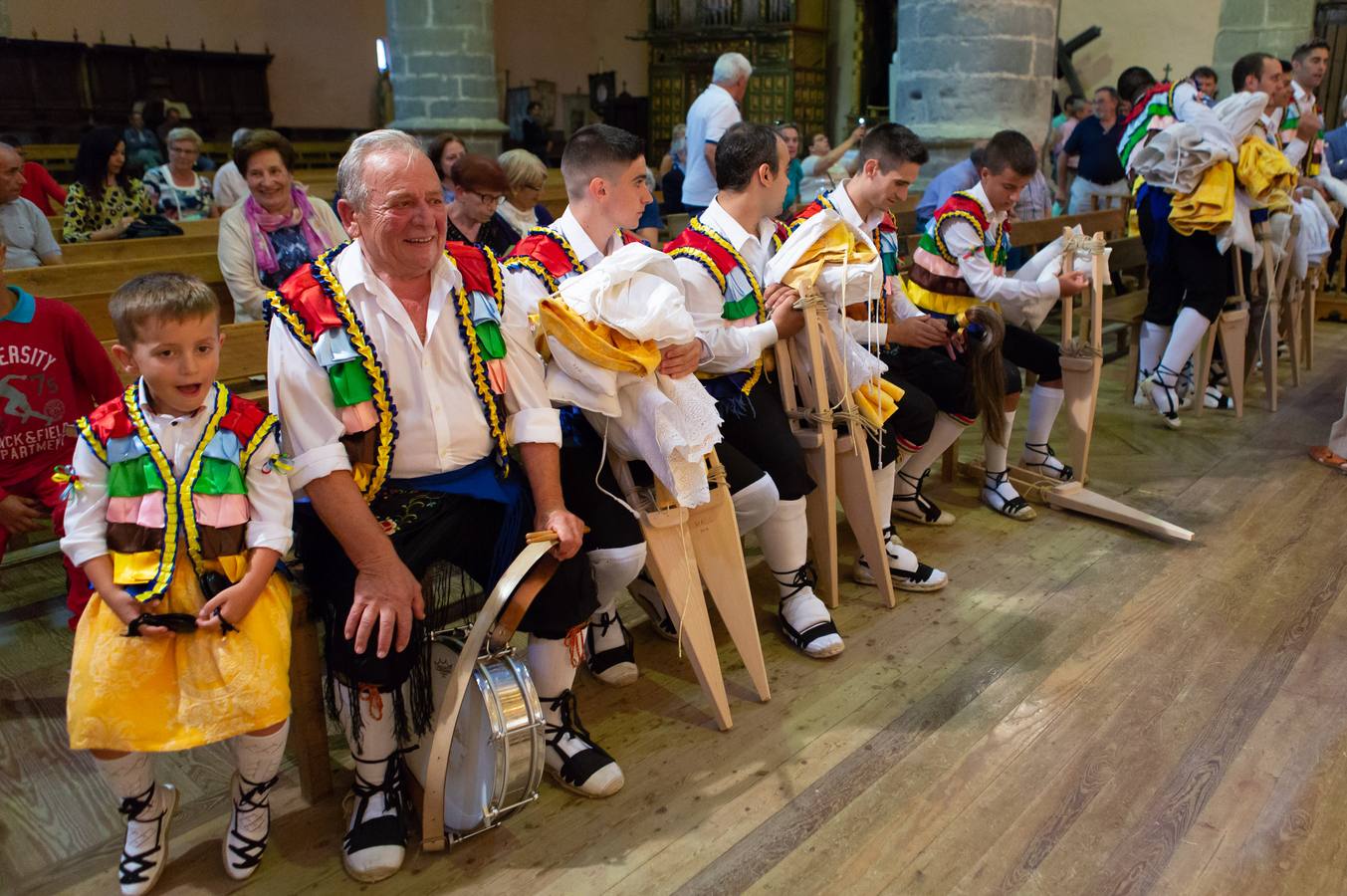 Fotos: Primera bajada de los danzadores de Anguiano 2018