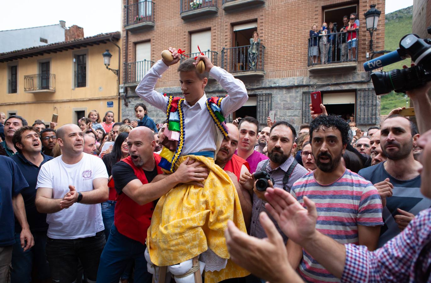 Fotos: Primera bajada de los danzadores de Anguiano 2018