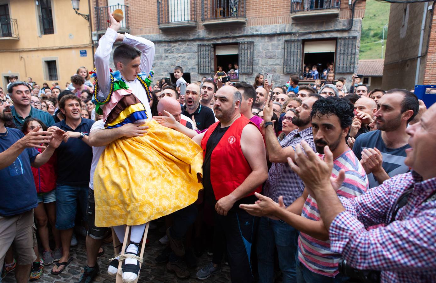 Fotos: Primera bajada de los danzadores de Anguiano 2018