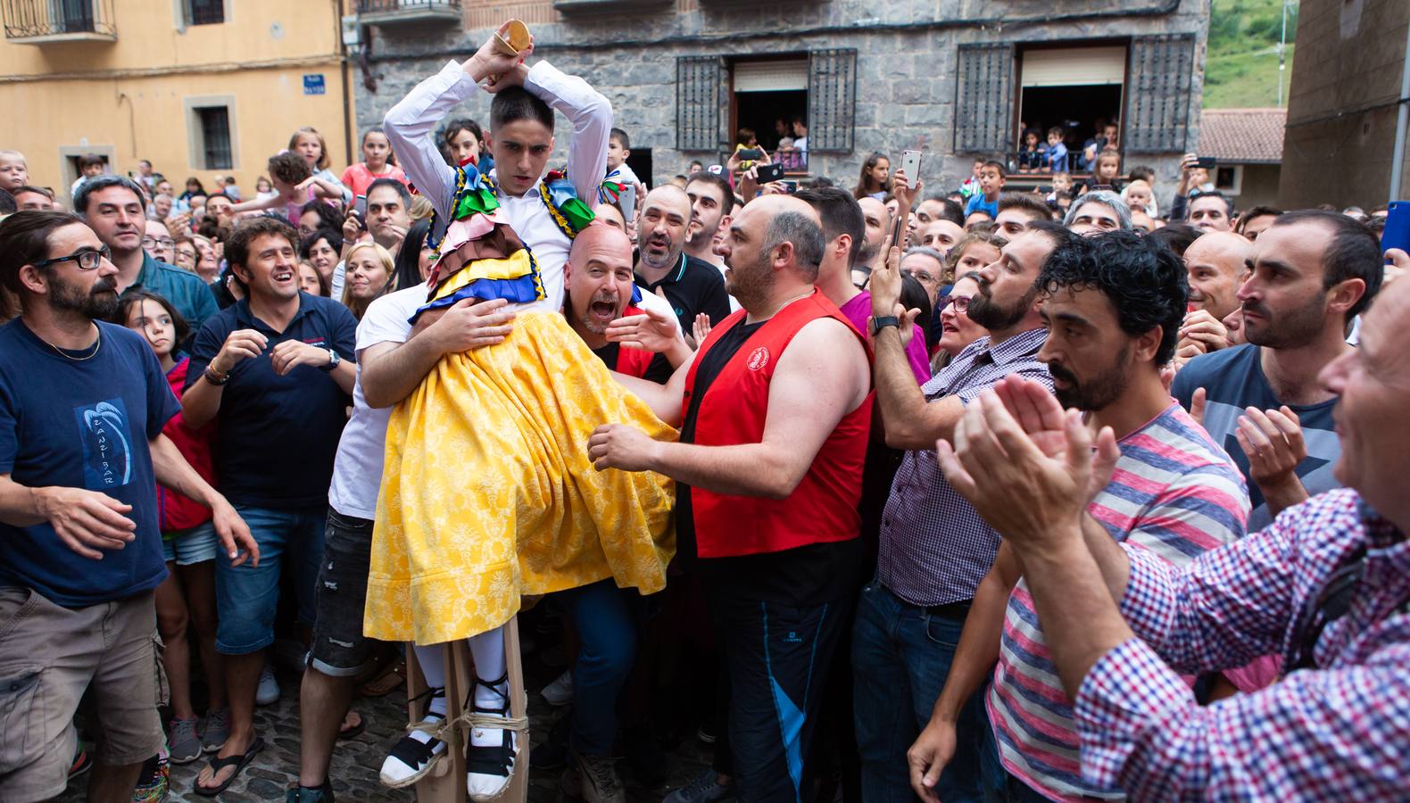 Fotos: Primera bajada de los danzadores de Anguiano 2018