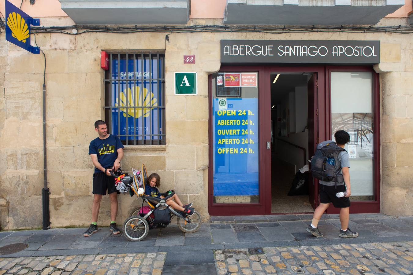 La ruta jacobea salpica las zonas de tránsito por Logroño de servicios pensados por y para los peregrinos