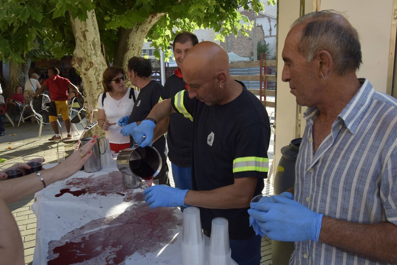 El comienzo de las fiestas de Santa Ana, en Cervera, tuvo ayer a los jóvenes como protagonistas.