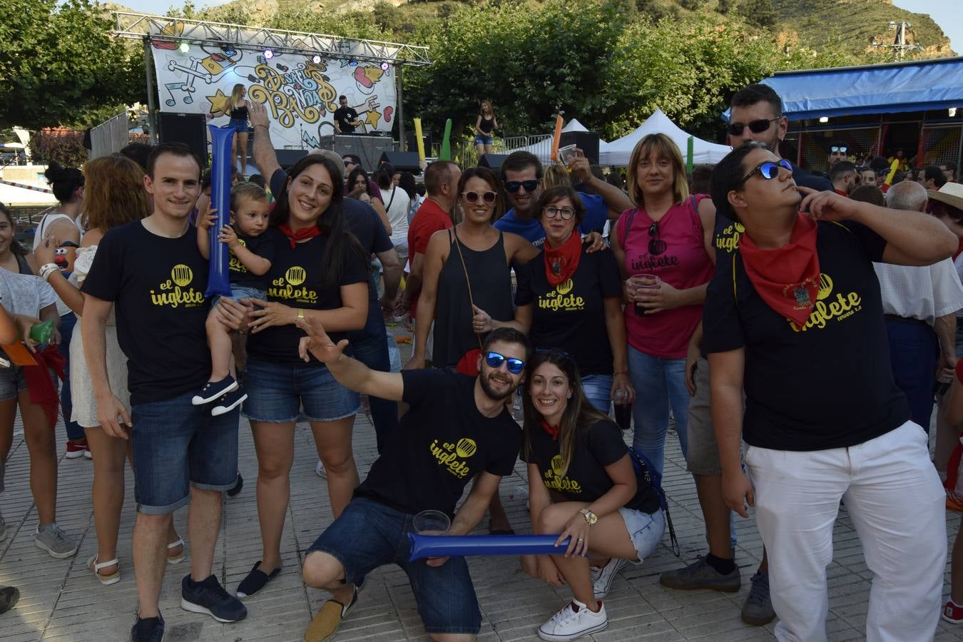 El comienzo de las fiestas de Santa Ana, en Cervera, tuvo ayer a los jóvenes como protagonistas.