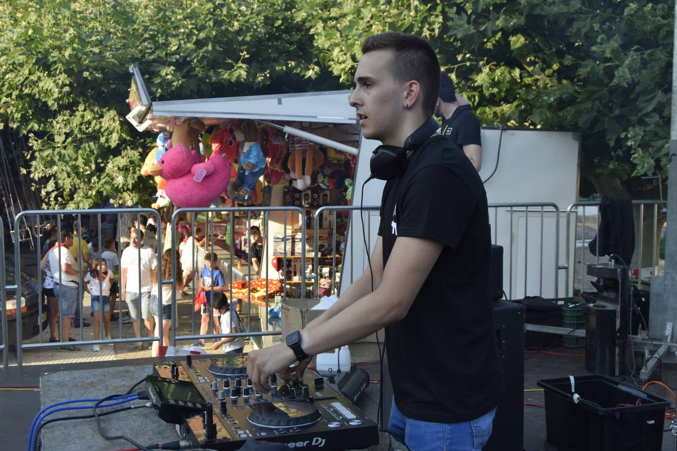 El comienzo de las fiestas de Santa Ana, en Cervera, tuvo ayer a los jóvenes como protagonistas.