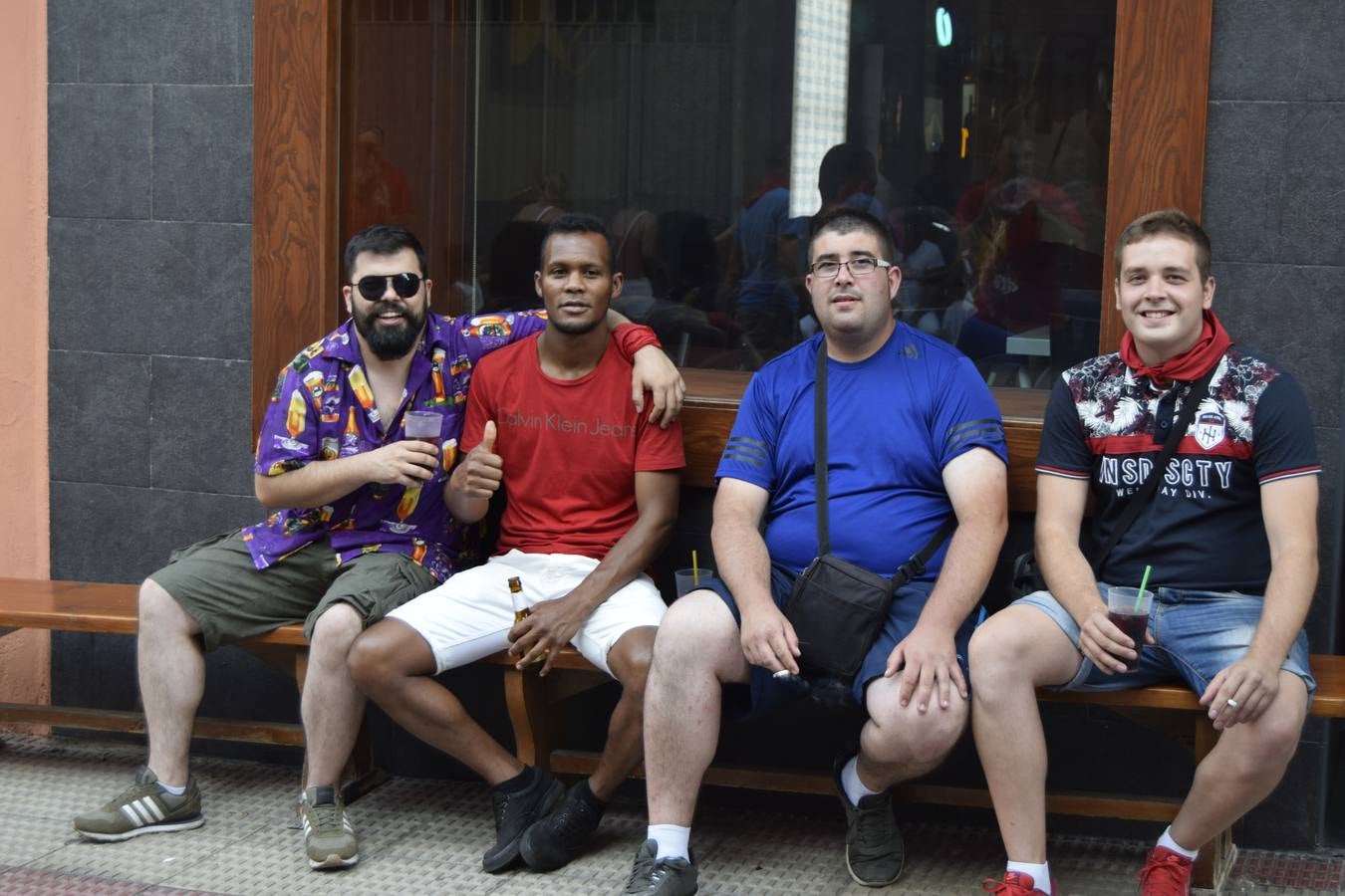 El comienzo de las fiestas de Santa Ana, en Cervera, tuvo ayer a los jóvenes como protagonistas.