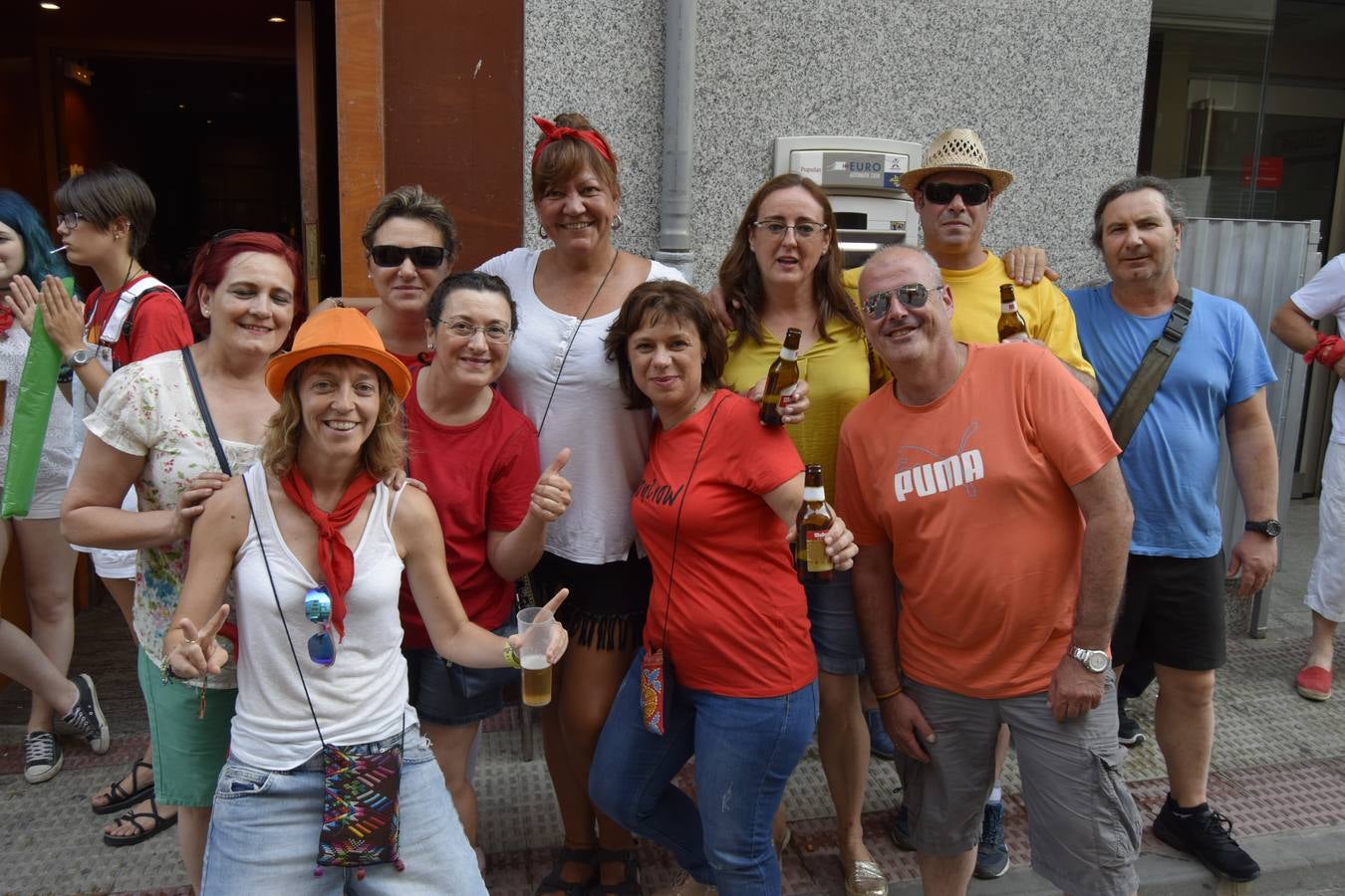 El comienzo de las fiestas de Santa Ana, en Cervera, tuvo ayer a los jóvenes como protagonistas.