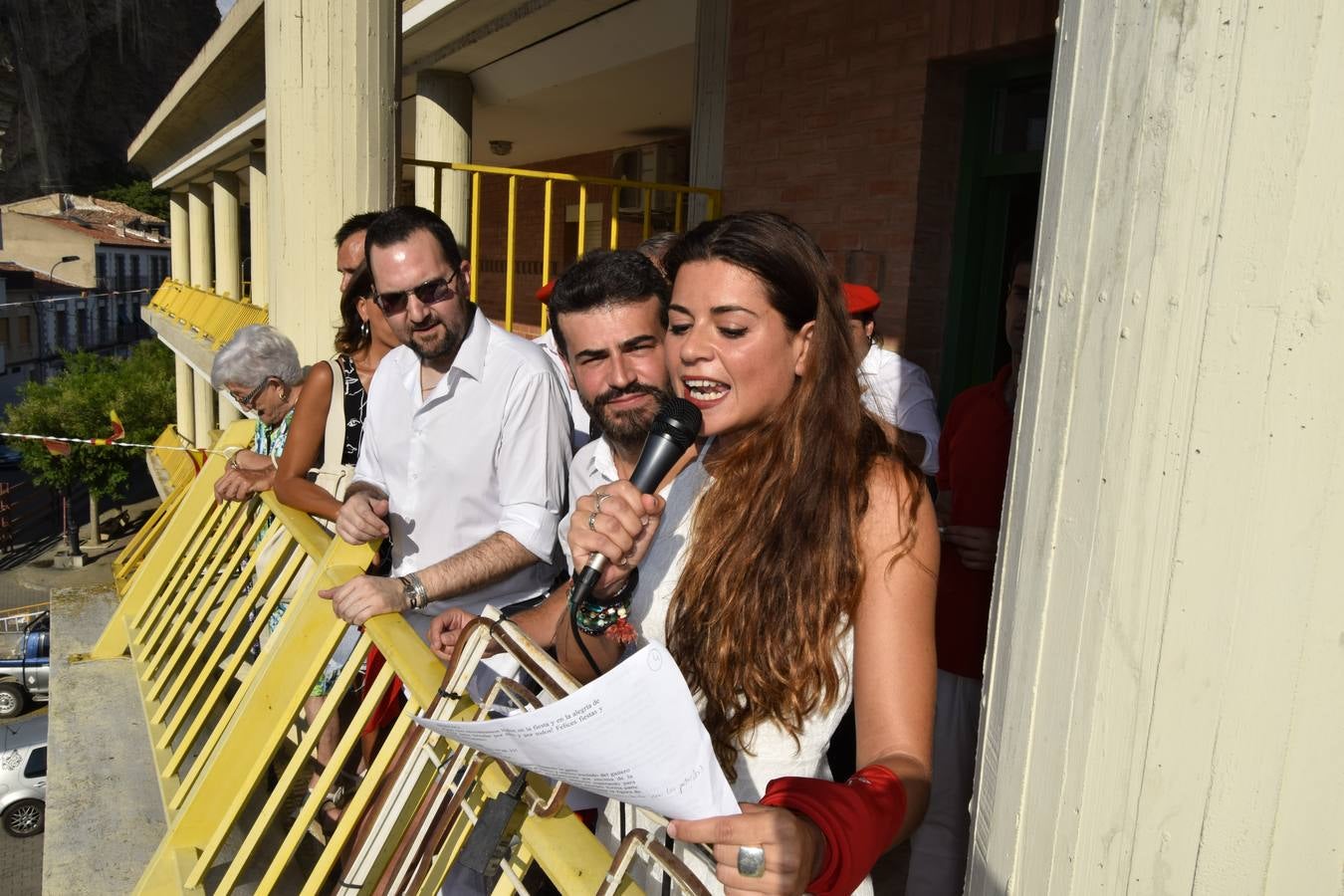 El comienzo de las fiestas de Santa Ana, en Cervera, tuvo ayer a los jóvenes como protagonistas.