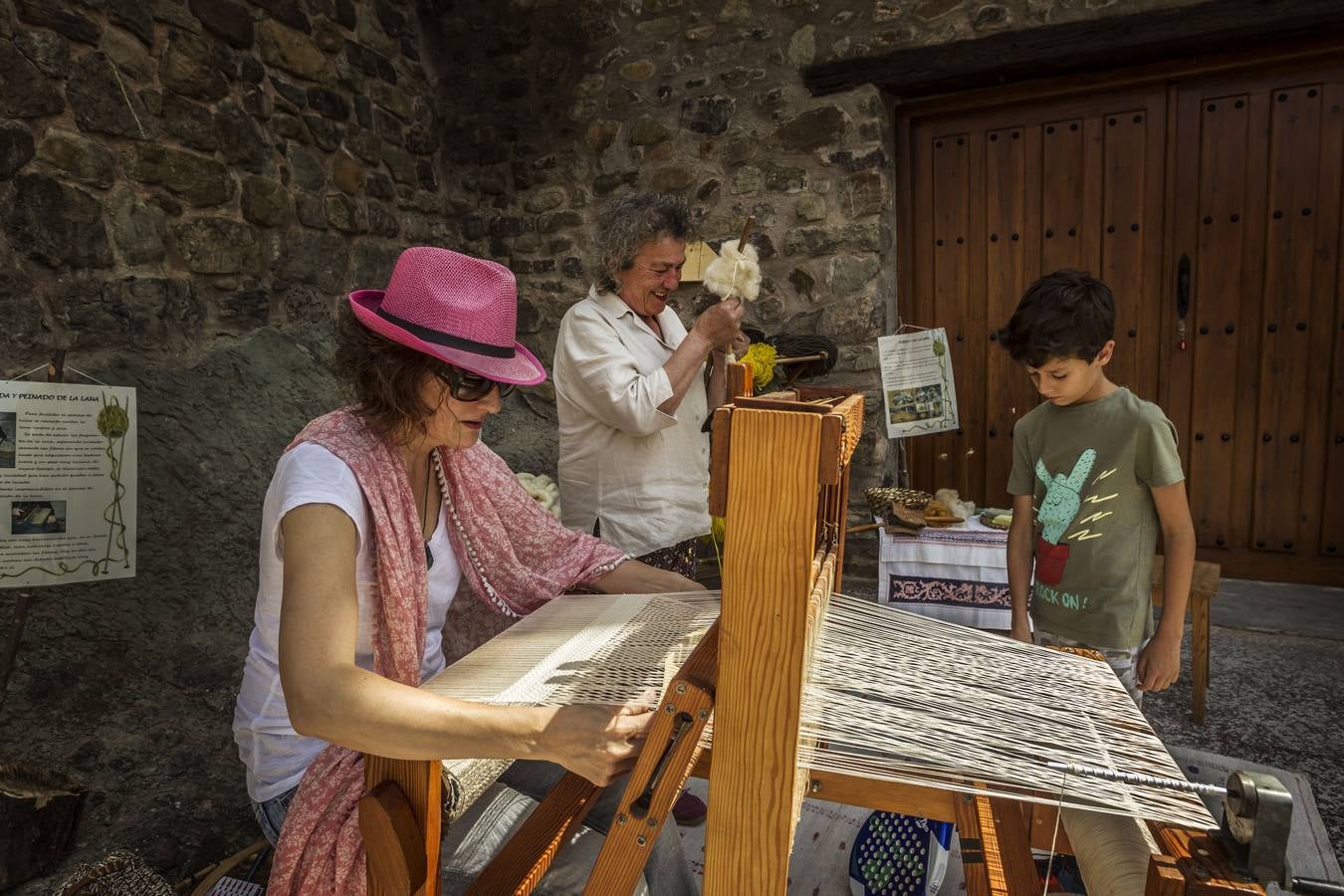 Un abarrotado y soleado Cabezón de Cameros acogió el tradicional día dedicado a esta comarca riojana