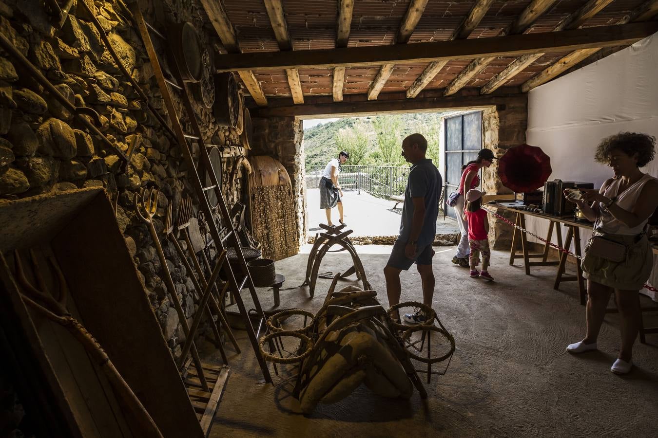 Un abarrotado y soleado Cabezón de Cameros acogió el tradicional día dedicado a esta comarca riojana