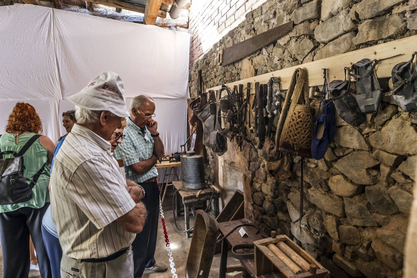 Un abarrotado y soleado Cabezón de Cameros acogió el tradicional día dedicado a esta comarca riojana