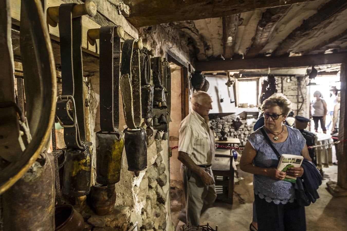 Un abarrotado y soleado Cabezón de Cameros acogió el tradicional día dedicado a esta comarca riojana