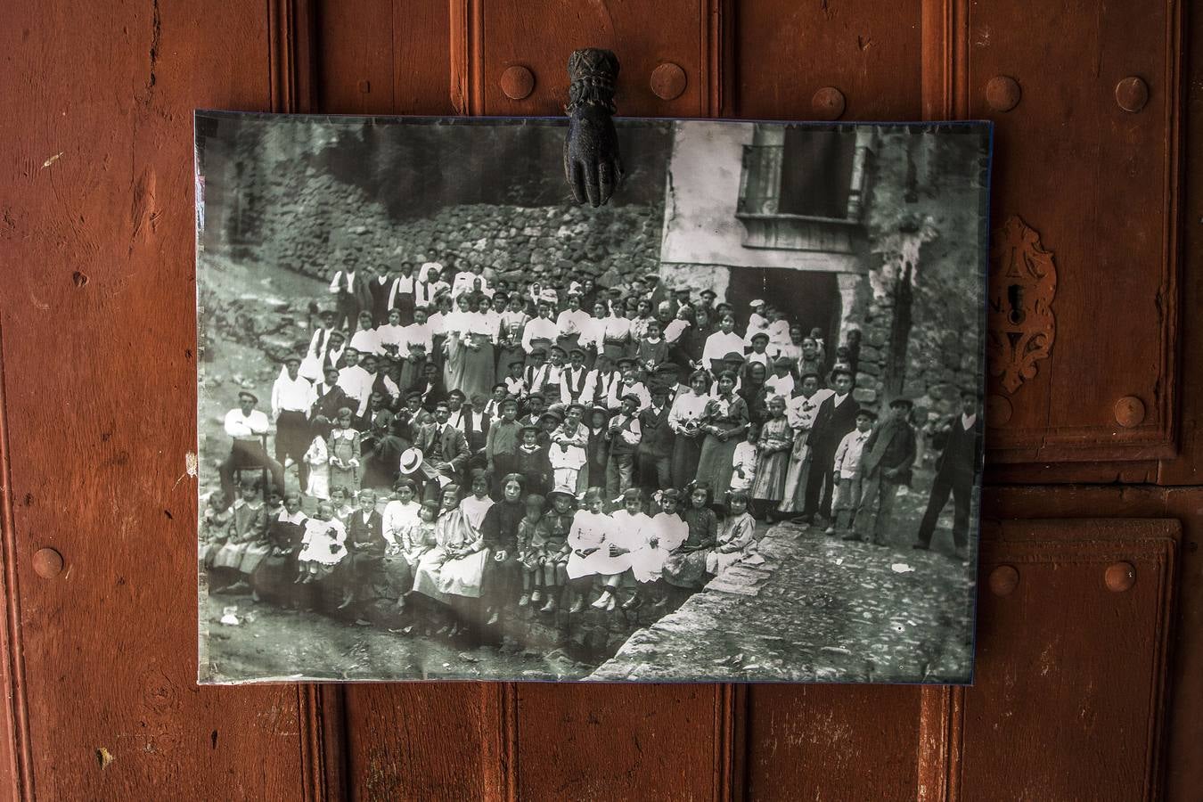 Un abarrotado y soleado Cabezón de Cameros acogió el tradicional día dedicado a esta comarca riojana