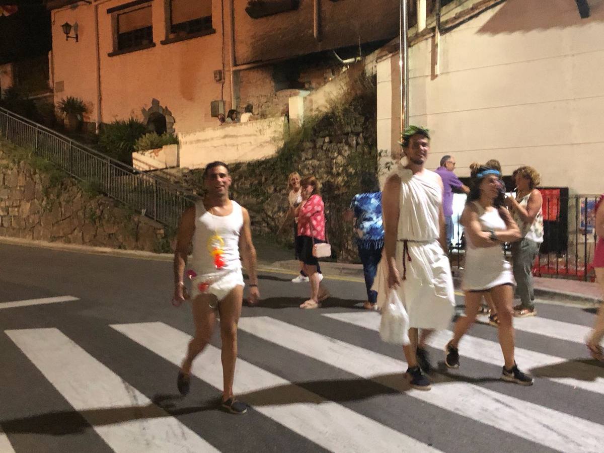 Carroza por la igualdad y la noche de los disfraces,