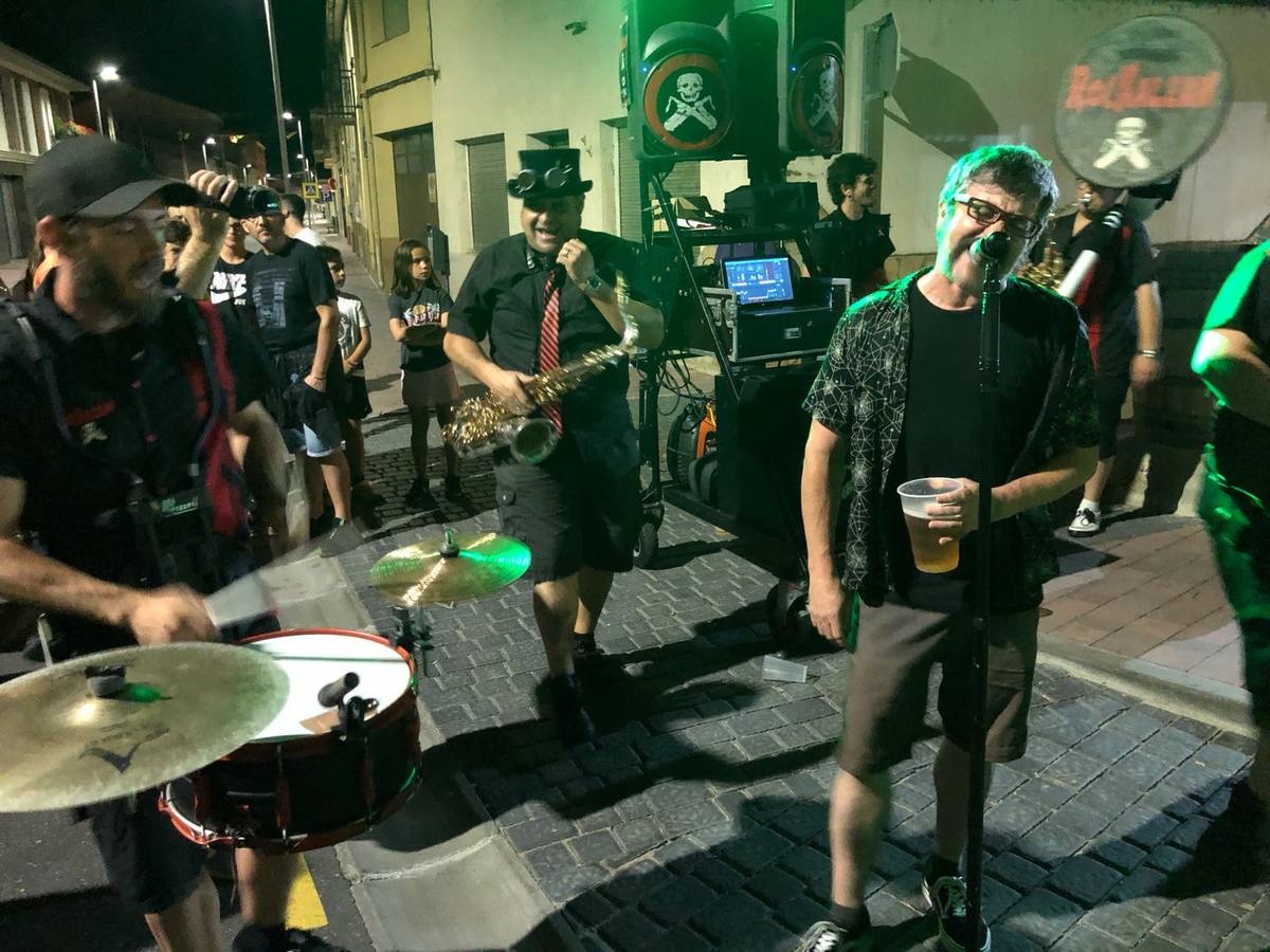 Carroza por la igualdad y la noche de los disfraces,