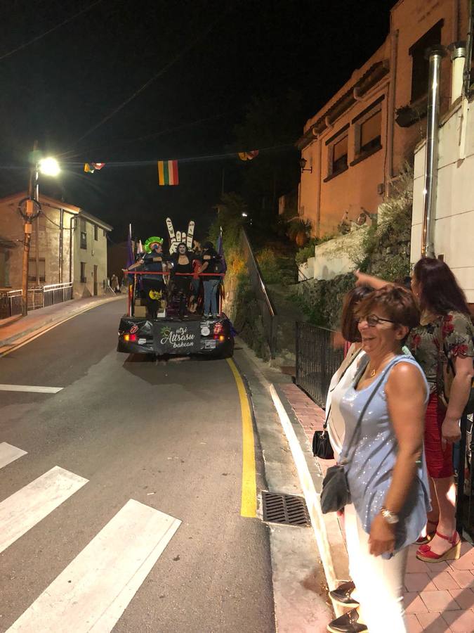 Carroza por la igualdad y la noche de los disfraces,