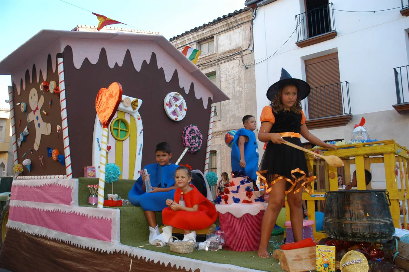 Divertidas y sorprendentes carrozas en las fiestas de Rincón de Soto.