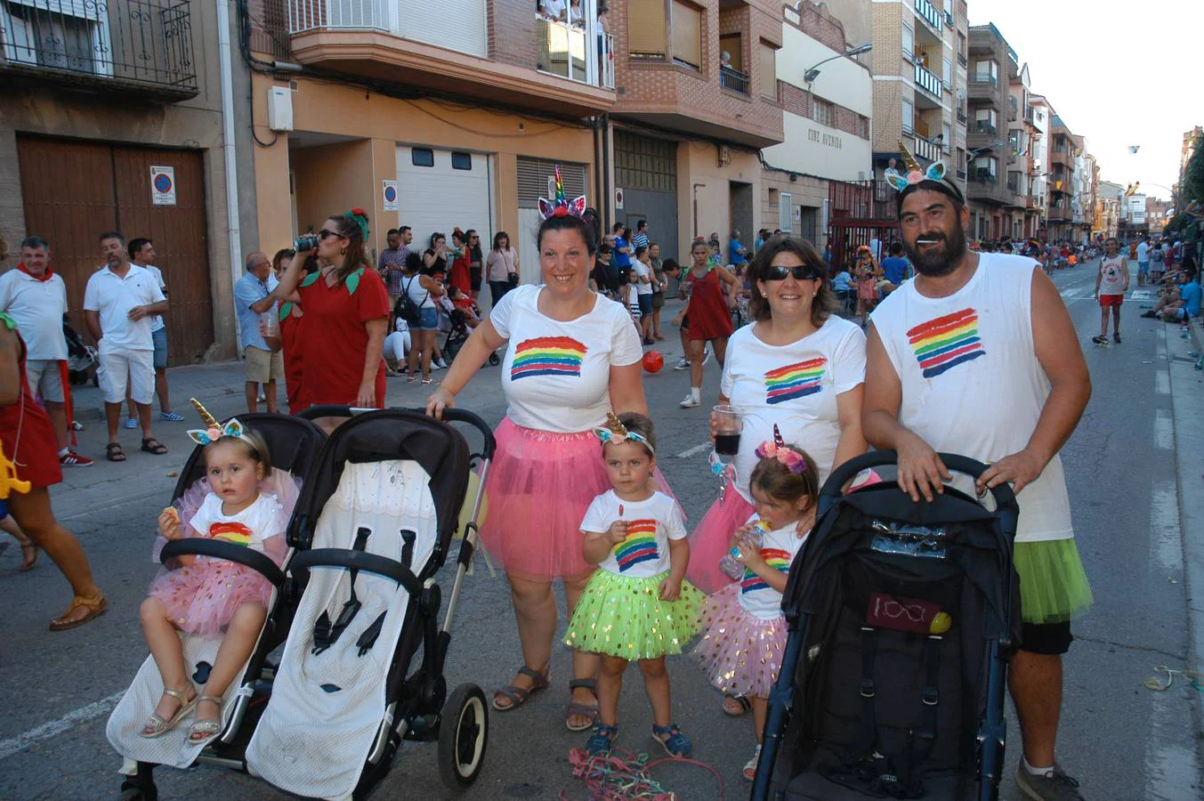 Divertidas y sorprendentes carrozas en las fiestas de Rincón de Soto.