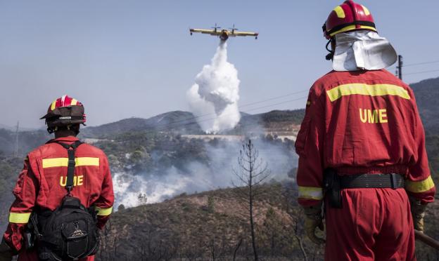 EL FUEGO CALCINA MÁS DE MIL HECTÁREAS  EN HUELVA