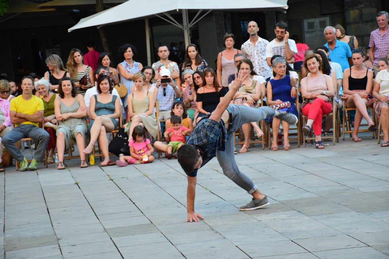 Numeroso público arropó ayer la apertura del festival.