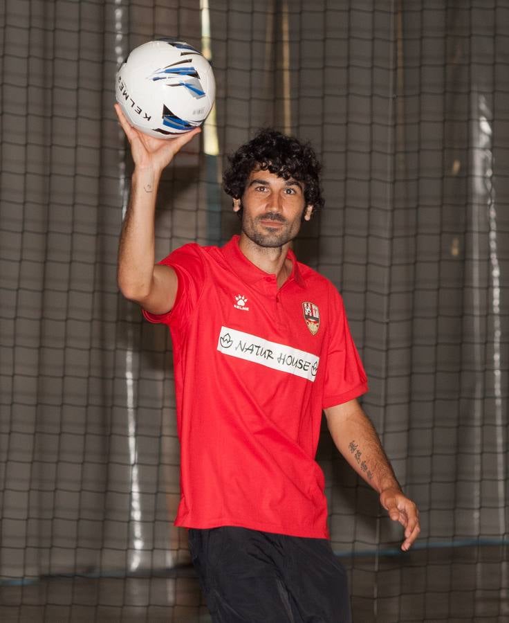 La UDL mantiene sus colores habituales en la primera equipación.