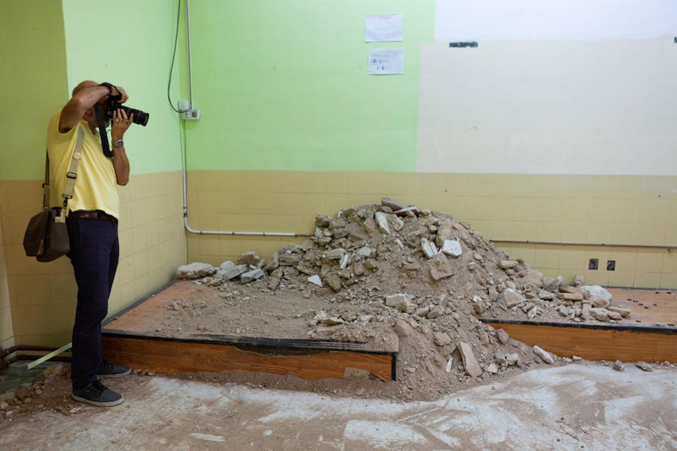 En plena conmemoración del centenario del instituto Sagasta, el emblemático edificio presnta un estado ruinoso después de su cierre y a la espera del inicio de las obras.