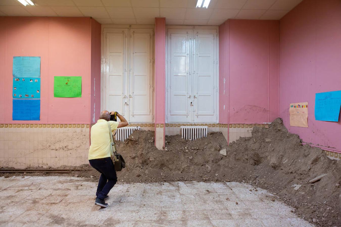 En plena conmemoración del centenario del instituto Sagasta, el emblemático edificio presnta un estado ruinoso después de su cierre y a la espera del inicio de las obras.