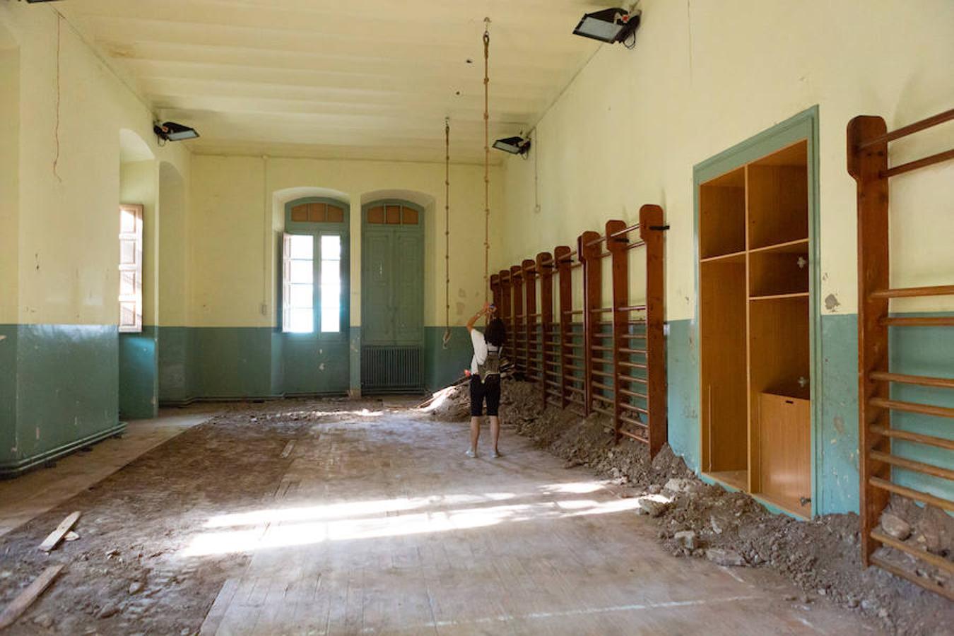 En plena conmemoración del centenario del instituto Sagasta, el emblemático edificio presnta un estado ruinoso después de su cierre y a la espera del inicio de las obras.