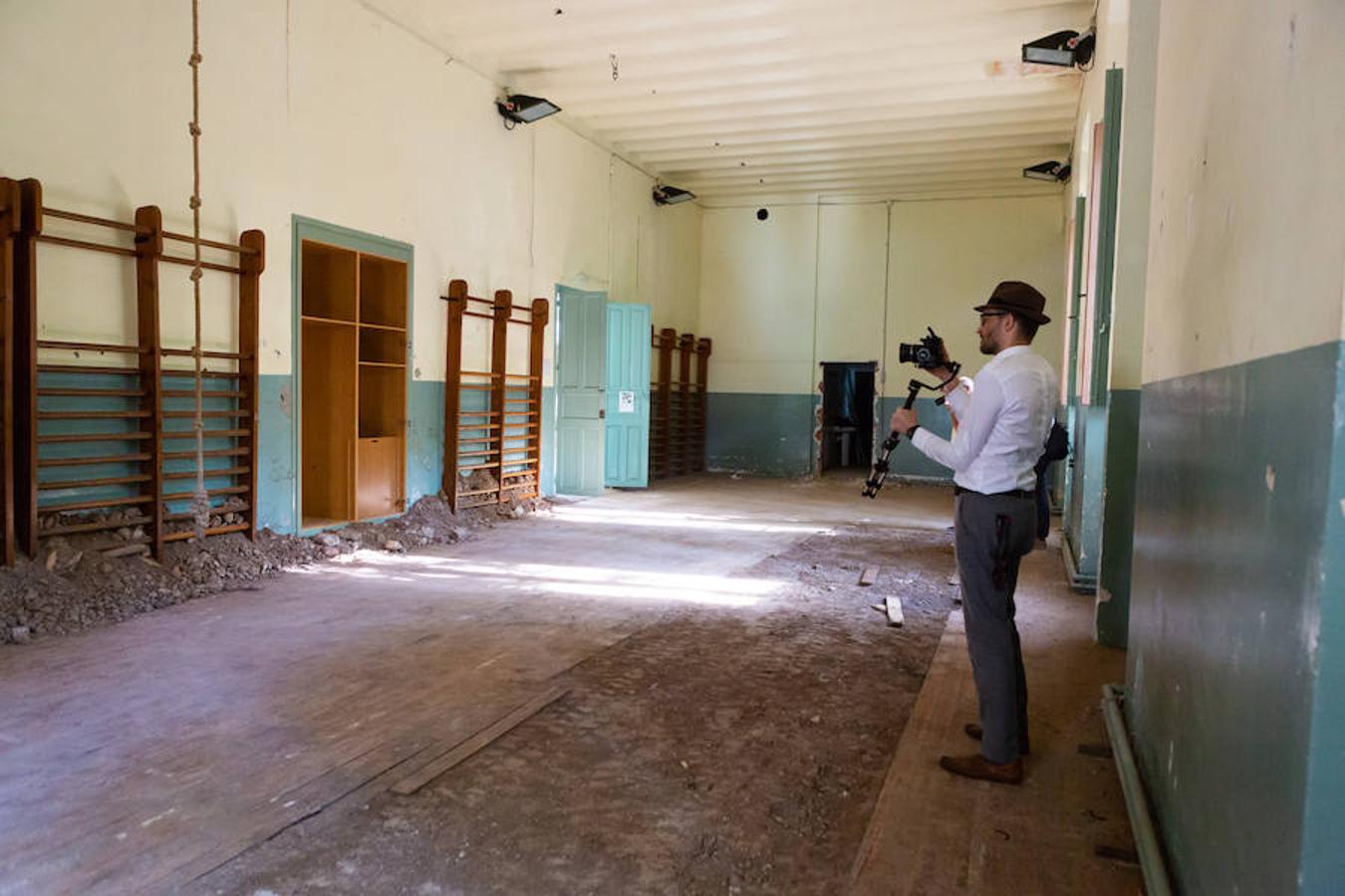 En plena conmemoración del centenario del instituto Sagasta, el emblemático edificio presnta un estado ruinoso después de su cierre y a la espera del inicio de las obras.