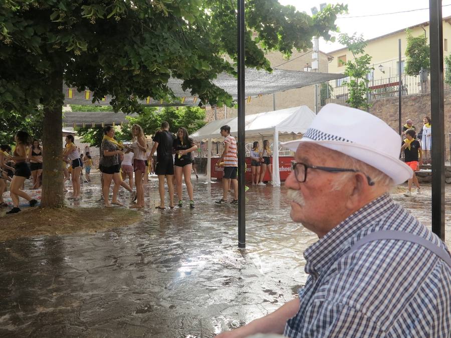 Acompañadas de pólvora y agua la localidad Serrana inició ayer sus fiestas 