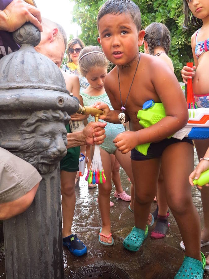 Acompañadas de pólvora y agua la localidad Serrana inició ayer sus fiestas 