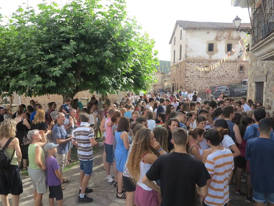 Acompañadas de pólvora y agua la localidad Serrana inició ayer sus fiestas 