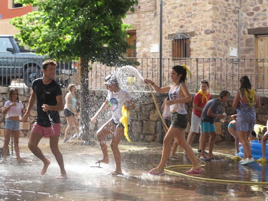 Acompañadas de pólvora y agua la localidad Serrana inició ayer sus fiestas 