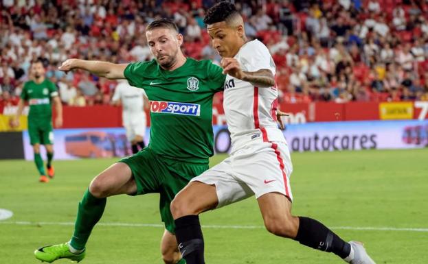 Arana, en una acción del partido ante el Zalgiris. 