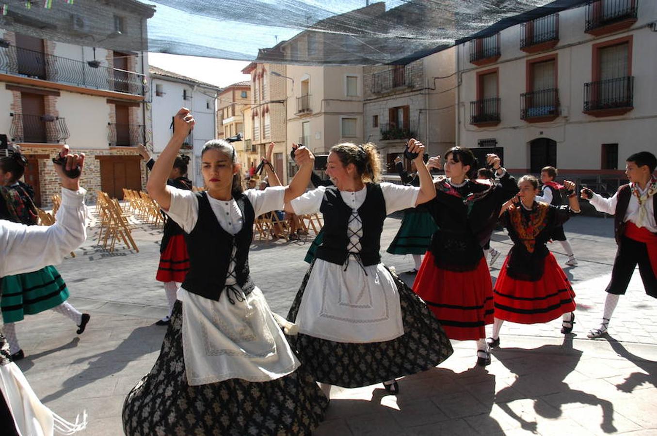 Imágenes correspondientes a la I Fiesta de la Jota que se ha celebrado en Alcanadre. 