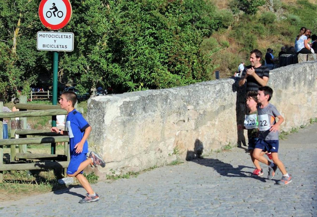 XVIII Carrera Puente a Puente 'Trofeo Violeta Villanueva' en la que han participado cientos de niños en una festiva Ezcaray. 