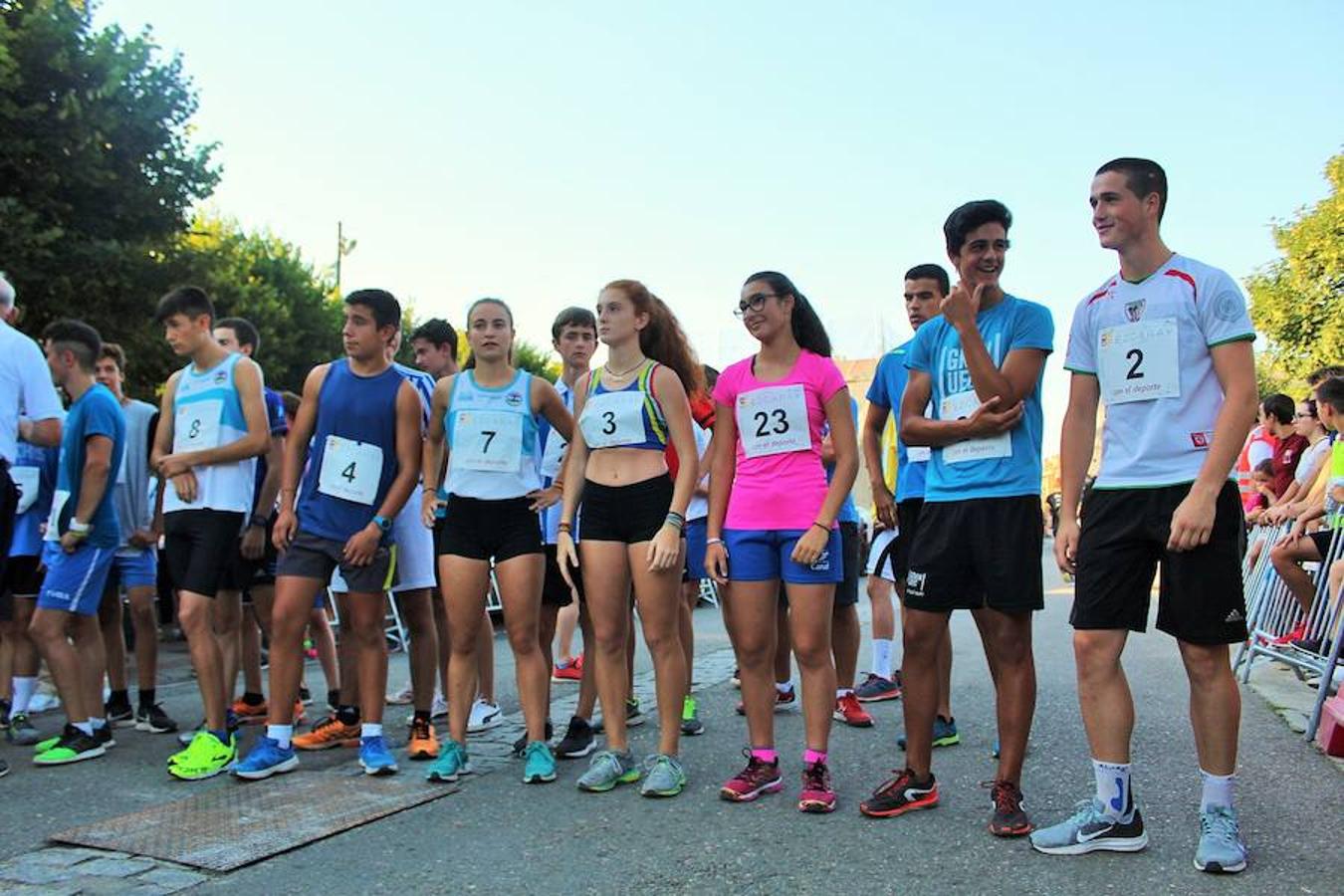 XVIII Carrera Puente a Puente 'Trofeo Violeta Villanueva' en la que han participado cientos de niños en una festiva Ezcaray. 