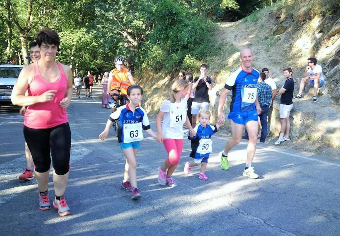 XVIII Carrera Puente a Puente 'Trofeo Violeta Villanueva' en la que han participado cientos de niños en una festiva Ezcaray. 