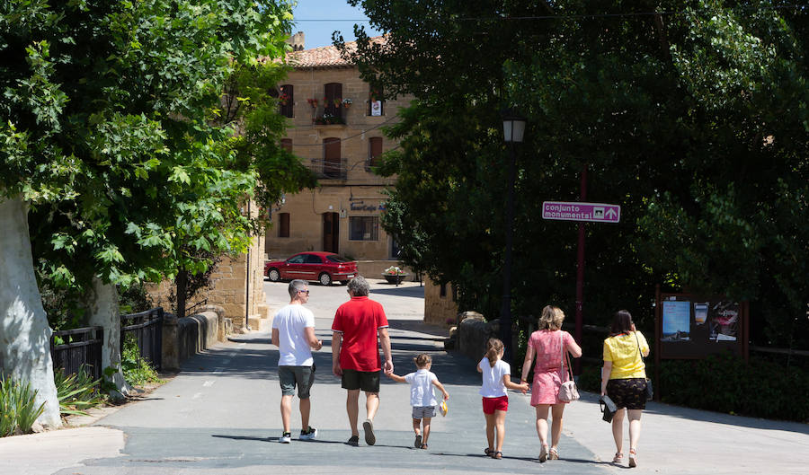 Lo mejor es darse un paseo por la localidad. Sajazarra destaca por su enorme belleza y su historia. Una delicia perderse por sus calles. 