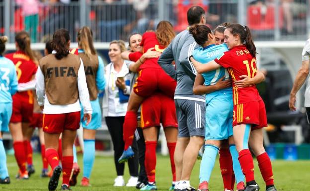 Las jugadoras españolas celebran el pase a cuartos. 