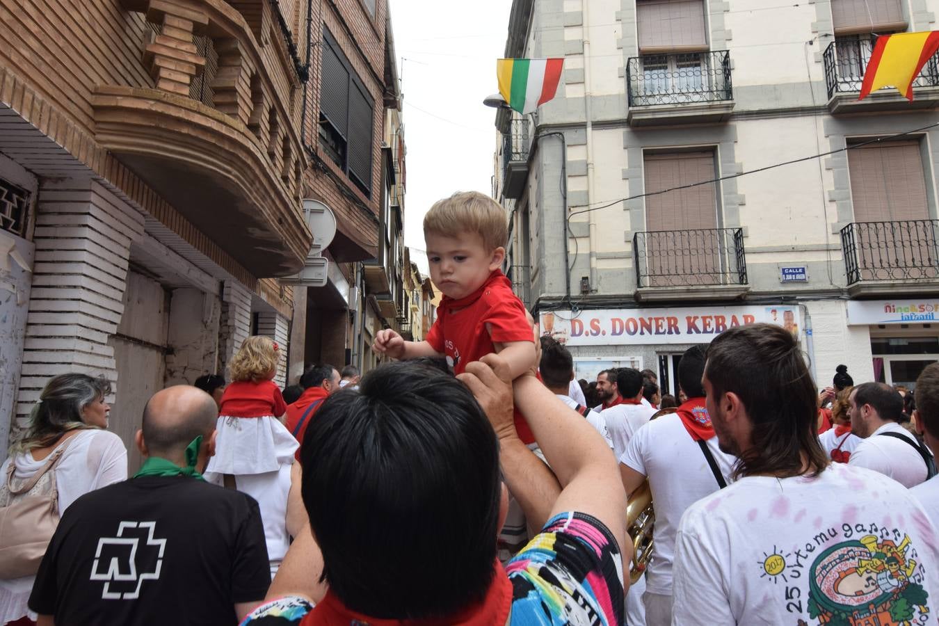 Ambient en las calles de la ciudad tras el disparo del cohete